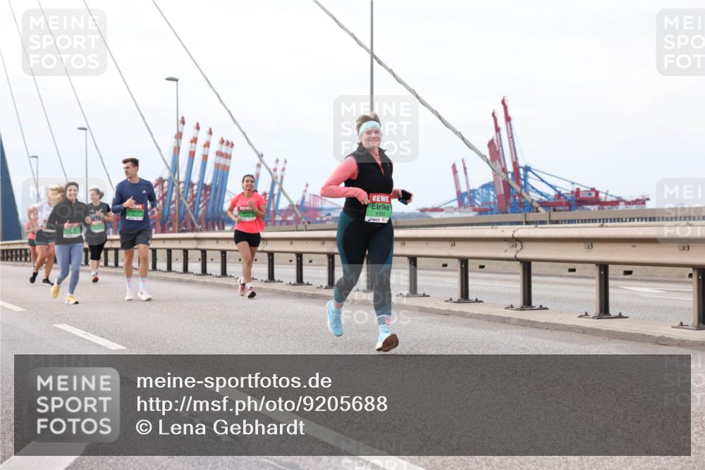 03.10.2025 - Köhlbrandbrückenlauf Lena Gebhardt http://msf.ph/oto/9205688 03.10.2025 16:02:15 Position 2 8320 meine-sportfotos.de