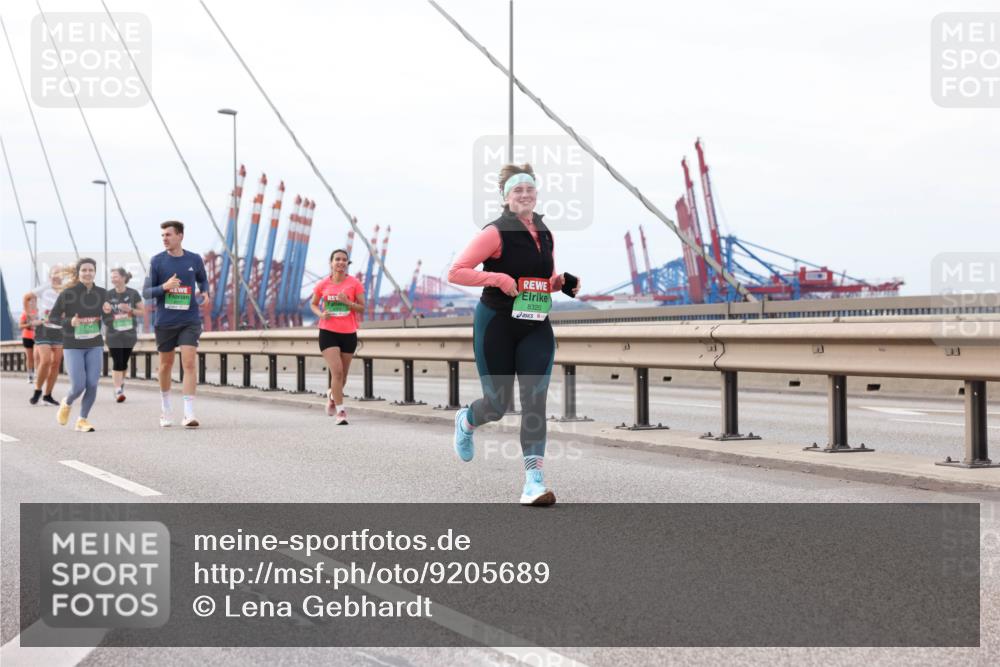 03.10.2025 - Köhlbrandbrückenlauf Lena Gebhardt http://msf.ph/oto/9205689 03.10.2025 16:02:15 Position 2 8320 meine-sportfotos.de