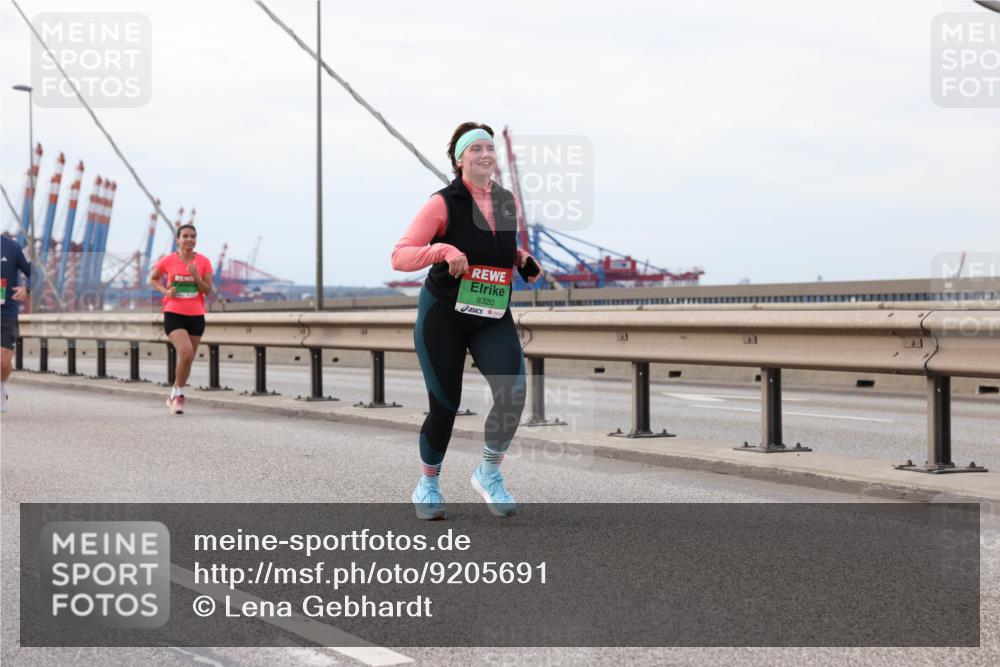 03.10.2025 - Köhlbrandbrückenlauf Lena Gebhardt http://msf.ph/oto/9205691 03.10.2025 16:02:15 Position 2 8320 meine-sportfotos.de