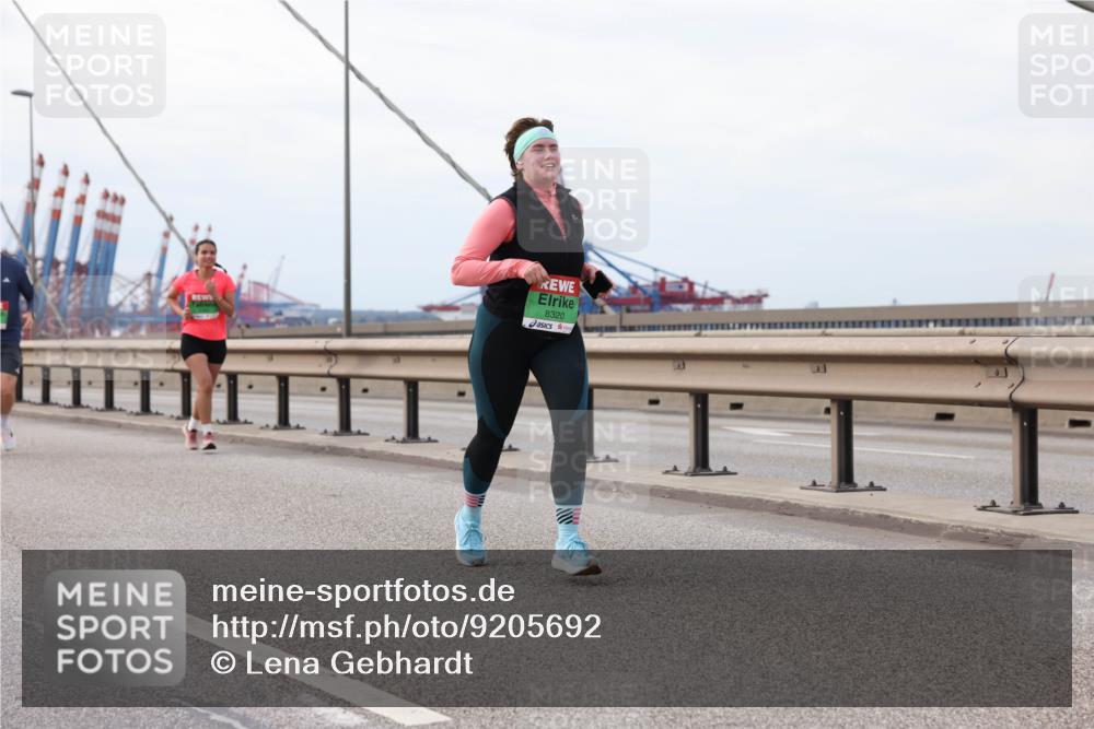 03.10.2025 - Köhlbrandbrückenlauf Lena Gebhardt http://msf.ph/oto/9205692 03.10.2025 16:02:15 Position 2 8320 meine-sportfotos.de
