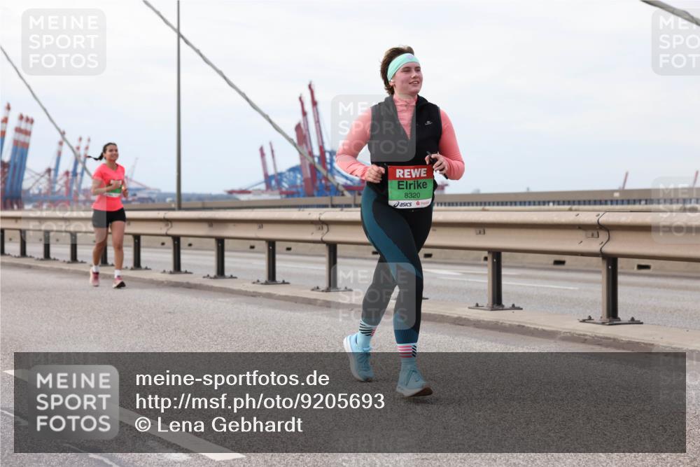 03.10.2025 - Köhlbrandbrückenlauf Lena Gebhardt http://msf.ph/oto/9205693 03.10.2025 16:02:16 Position 2 8320 meine-sportfotos.de