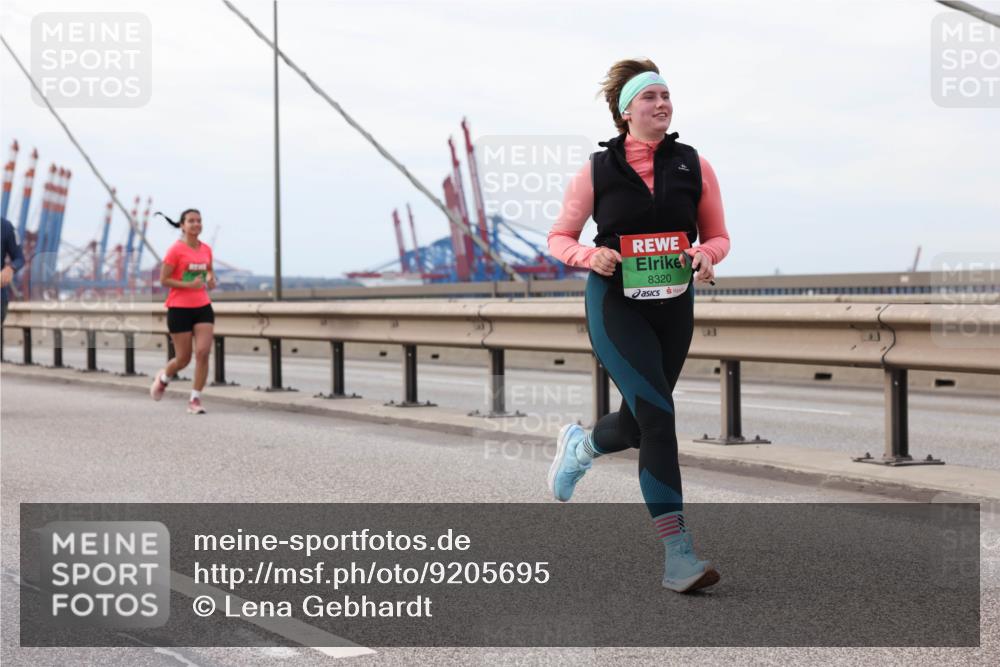 03.10.2025 - Köhlbrandbrückenlauf Lena Gebhardt http://msf.ph/oto/9205695 03.10.2025 16:02:16 Position 2 8320 meine-sportfotos.de