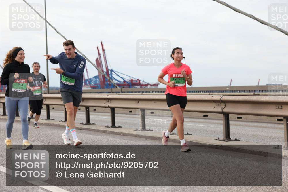 03.10.2025 - Köhlbrandbrückenlauf Lena Gebhardt http://msf.ph/oto/9205702 03.10.2025 16:02:19 Position 2 9016, 9017, 8364 meine-sportfotos.de