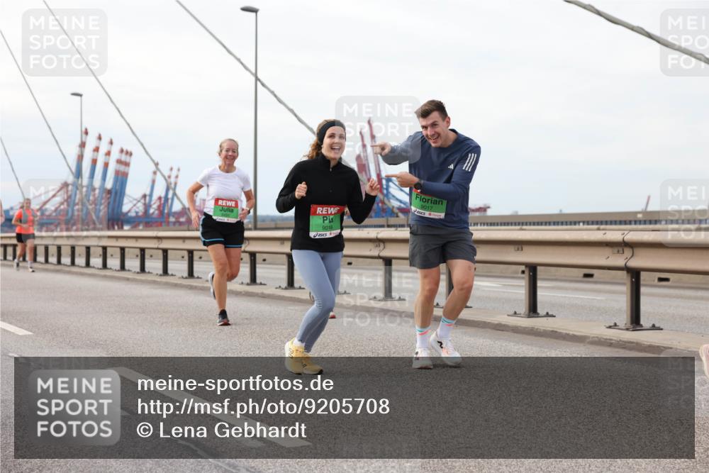 03.10.2025 - Köhlbrandbrückenlauf Lena Gebhardt http://msf.ph/oto/9205708 03.10.2025 16:02:20 Position 2 8491, 9016, 9017 meine-sportfotos.de