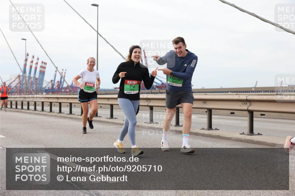 03.10.2025 - Köhlbrandbrückenlauf Lena Gebhardt http://msf.ph/oto/9205710 03.10.2025 16:02:20 Position 2 8491, 9016, 9017 meine-sportfotos.de