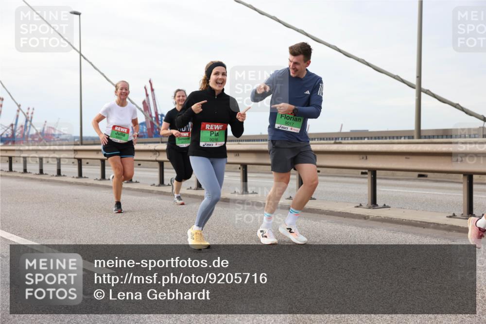 03.10.2025 - Köhlbrandbrückenlauf Lena Gebhardt http://msf.ph/oto/9205716 03.10.2025 16:02:21 Position 2 8491, 9016, 9017 meine-sportfotos.de
