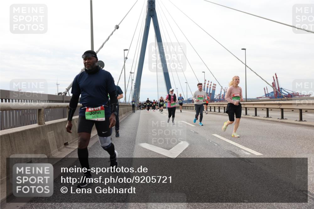 03.10.2025 - Köhlbrandbrückenlauf Lena Gebhardt http://msf.ph/oto/9205721 03.10.2025 16:02:22 Position 2 9479 meine-sportfotos.de