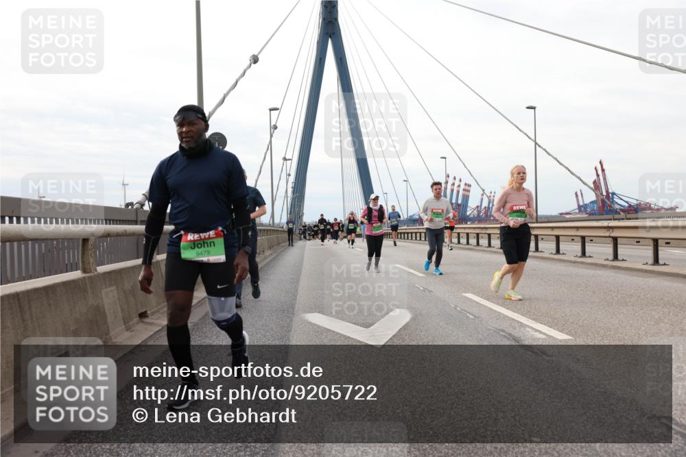 03.10.2025 - Köhlbrandbrückenlauf Lena Gebhardt http://msf.ph/oto/9205722 03.10.2025 16:02:22 Position 2 9479 meine-sportfotos.de