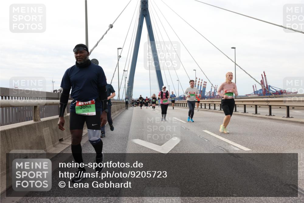 03.10.2025 - Köhlbrandbrückenlauf Lena Gebhardt http://msf.ph/oto/9205723 03.10.2025 16:02:23 Position 2 9479 meine-sportfotos.de