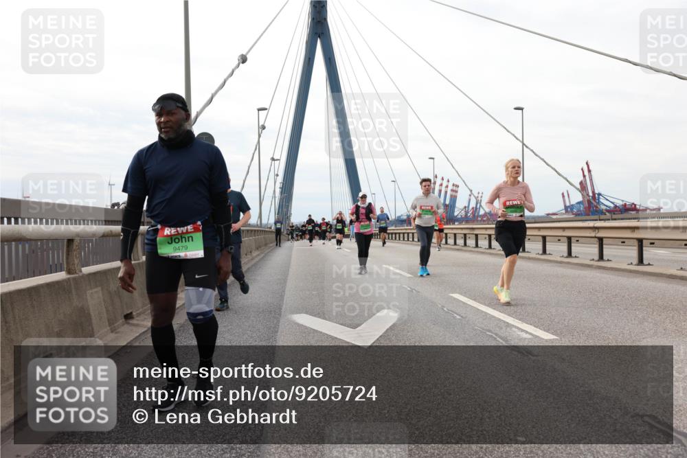 03.10.2025 - Köhlbrandbrückenlauf Lena Gebhardt http://msf.ph/oto/9205724 03.10.2025 16:02:23 Position 2 9479 meine-sportfotos.de