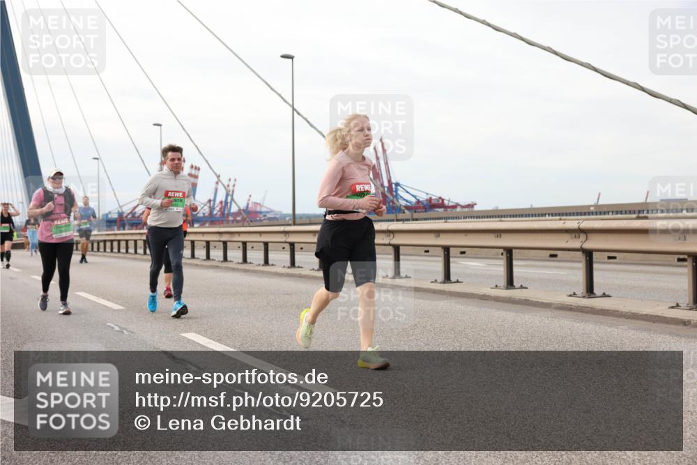 03.10.2025 - Köhlbrandbrückenlauf Lena Gebhardt http://msf.ph/oto/9205725 03.10.2025 16:02:23 Position 2  meine-sportfotos.de