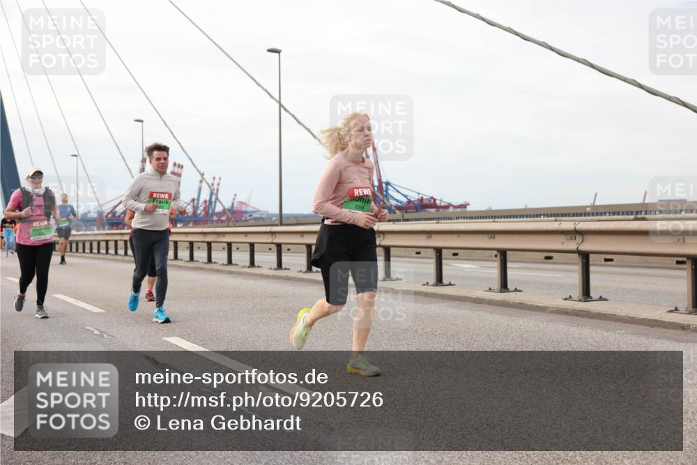 03.10.2025 - Köhlbrandbrückenlauf Lena Gebhardt http://msf.ph/oto/9205726 03.10.2025 16:02:23 Position 2 8546 meine-sportfotos.de