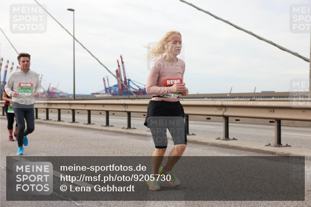 03.10.2025 - Köhlbrandbrückenlauf Lena Gebhardt http://msf.ph/oto/9205730 03.10.2025 16:02:24 Position 2 8662 meine-sportfotos.de