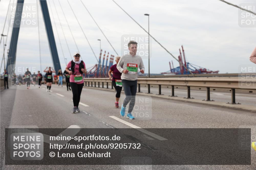 03.10.2025 - Köhlbrandbrückenlauf Lena Gebhardt http://msf.ph/oto/9205732 03.10.2025 16:02:24 Position 2  meine-sportfotos.de
