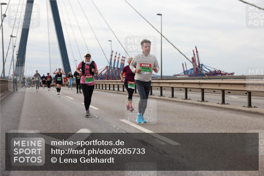03.10.2025 - Köhlbrandbrückenlauf Lena Gebhardt http://msf.ph/oto/9205733 03.10.2025 16:02:24 Position 2 8662 meine-sportfotos.de