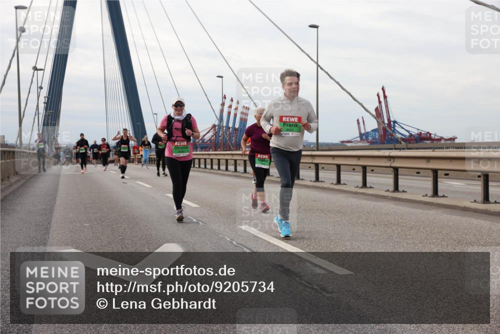 03.10.2025 - Köhlbrandbrückenlauf Lena Gebhardt http://msf.ph/oto/9205734 03.10.2025 16:02:24 Position 2 8662 meine-sportfotos.de