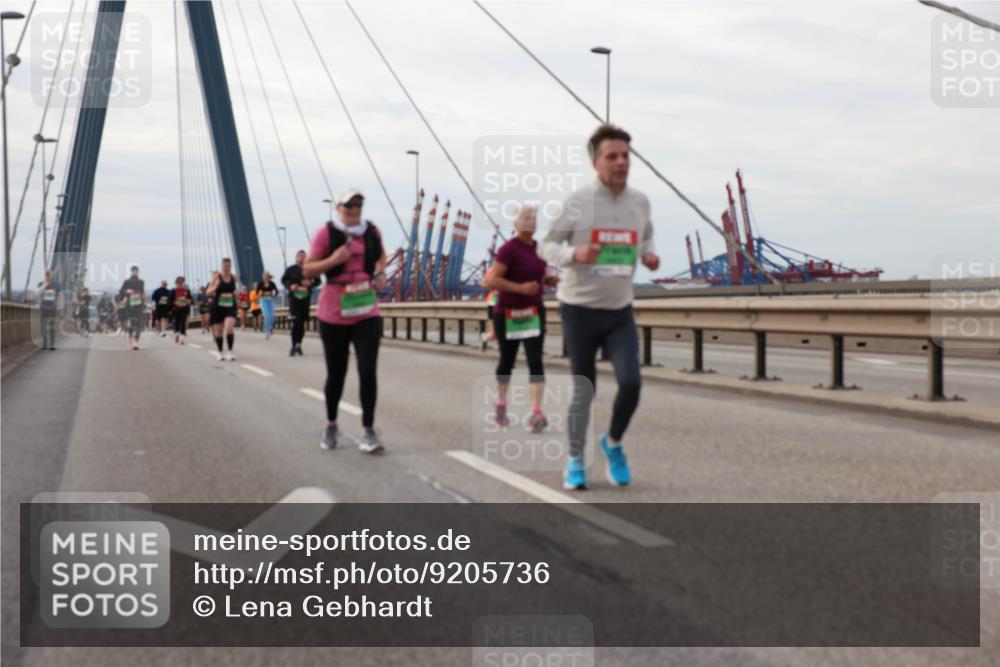 03.10.2025 - Köhlbrandbrückenlauf Lena Gebhardt http://msf.ph/oto/9205736 03.10.2025 16:02:24 Position 2  meine-sportfotos.de