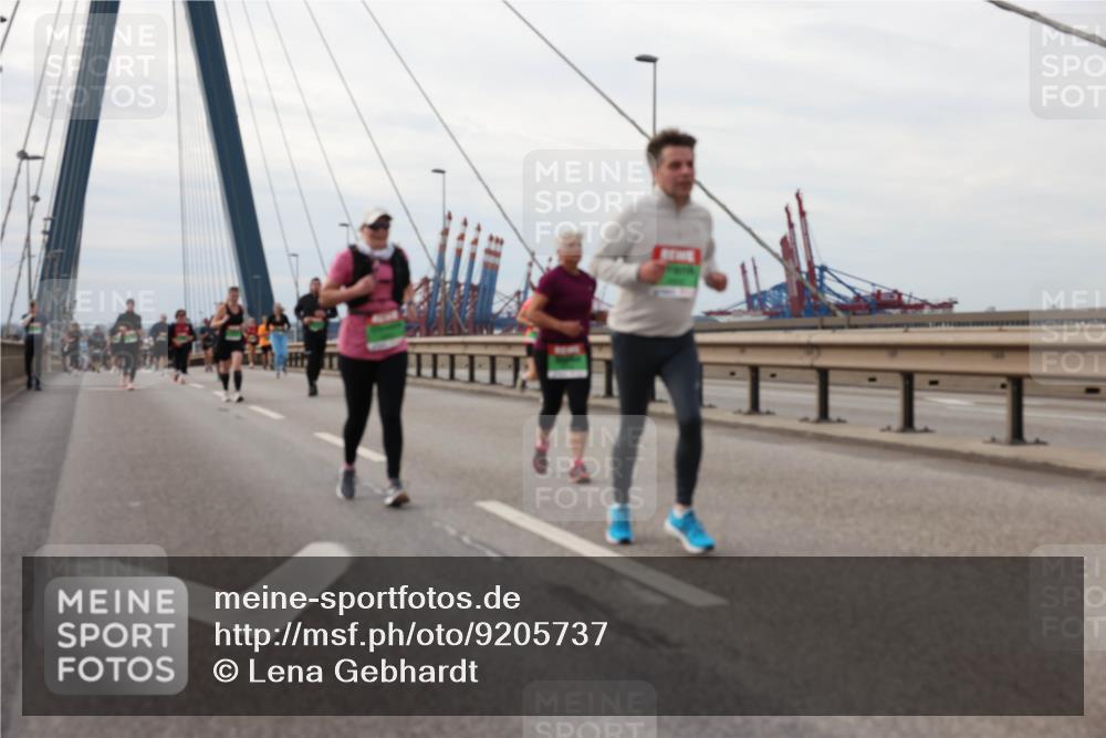 03.10.2025 - Köhlbrandbrückenlauf Lena Gebhardt http://msf.ph/oto/9205737 03.10.2025 16:02:24 Position 2  meine-sportfotos.de