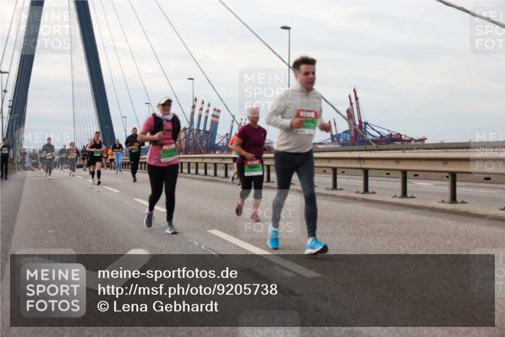 03.10.2025 - Köhlbrandbrückenlauf Lena Gebhardt http://msf.ph/oto/9205738 03.10.2025 16:02:25 Position 2  meine-sportfotos.de