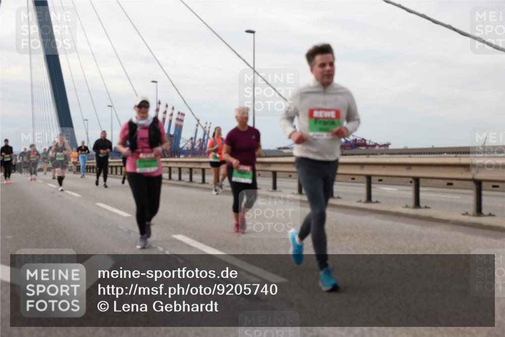 03.10.2025 - Köhlbrandbrückenlauf Lena Gebhardt http://msf.ph/oto/9205740 03.10.2025 16:02:25 Position 2  meine-sportfotos.de
