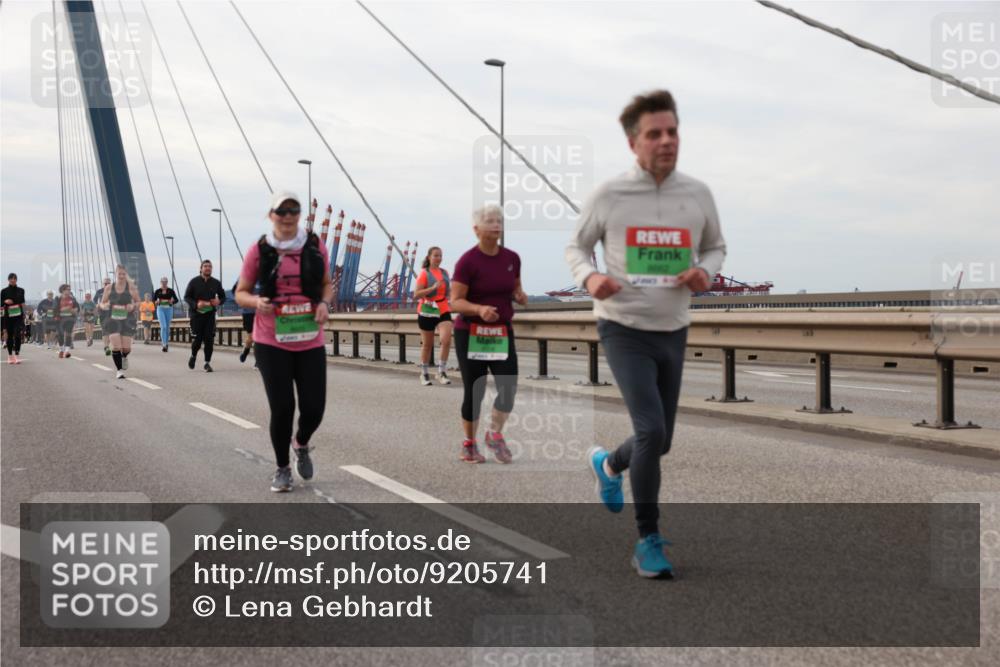 03.10.2025 - Köhlbrandbrückenlauf Lena Gebhardt http://msf.ph/oto/9205741 03.10.2025 16:02:25 Position 2  meine-sportfotos.de