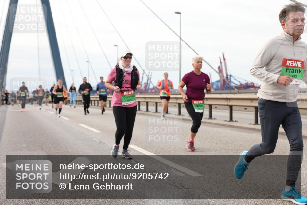 03.10.2025 - Köhlbrandbrückenlauf Lena Gebhardt http://msf.ph/oto/9205742 03.10.2025 16:02:25 Position 2 8662 meine-sportfotos.de