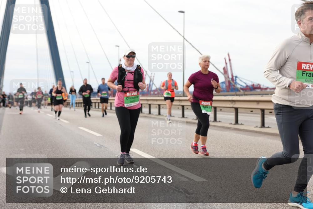 03.10.2025 - Köhlbrandbrückenlauf Lena Gebhardt http://msf.ph/oto/9205743 03.10.2025 16:02:25 Position 2 8662 meine-sportfotos.de