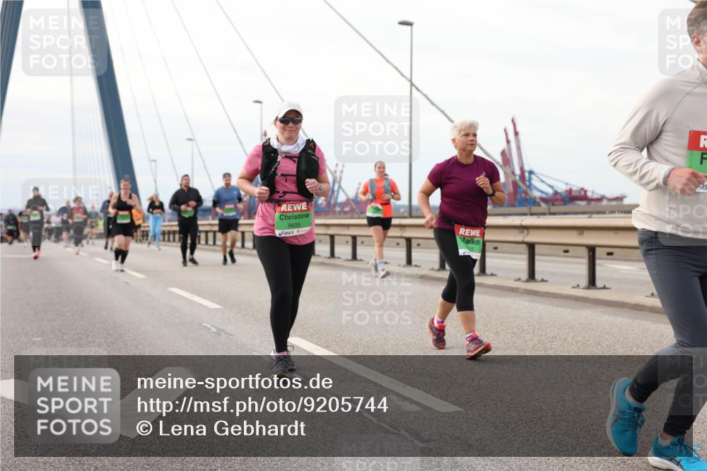 03.10.2025 - Köhlbrandbrückenlauf Lena Gebhardt http://msf.ph/oto/9205744 03.10.2025 16:02:25 Position 2 8605 meine-sportfotos.de