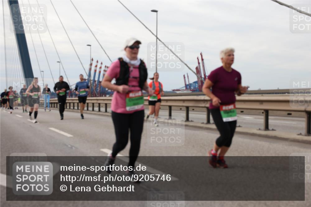 03.10.2025 - Köhlbrandbrückenlauf Lena Gebhardt http://msf.ph/oto/9205746 03.10.2025 16:02:26 Position 2  meine-sportfotos.de