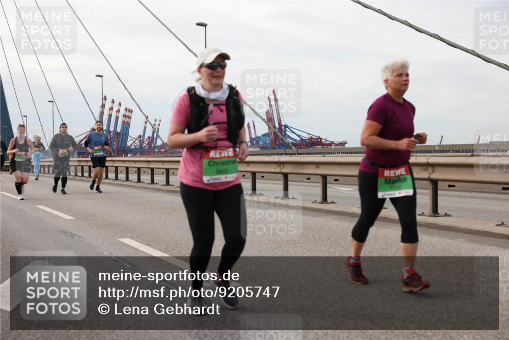 03.10.2025 - Köhlbrandbrückenlauf Lena Gebhardt http://msf.ph/oto/9205747 03.10.2025 16:02:26 Position 2 1605, 8308 meine-sportfotos.de