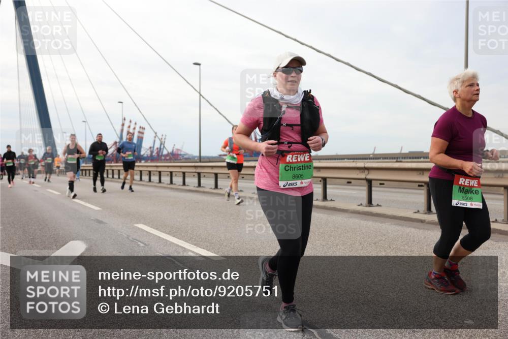 03.10.2025 - Köhlbrandbrückenlauf Lena Gebhardt http://msf.ph/oto/9205751 03.10.2025 16:02:27 Position 2 8605, 8508 meine-sportfotos.de