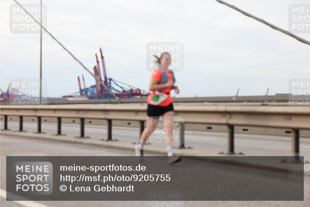 03.10.2025 - Köhlbrandbrückenlauf Lena Gebhardt http://msf.ph/oto/9205755 03.10.2025 16:02:28 Position 2  meine-sportfotos.de