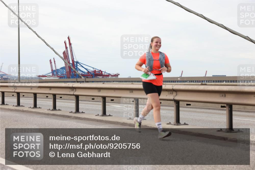 03.10.2025 - Köhlbrandbrückenlauf Lena Gebhardt http://msf.ph/oto/9205756 03.10.2025 16:02:29 Position 2  meine-sportfotos.de