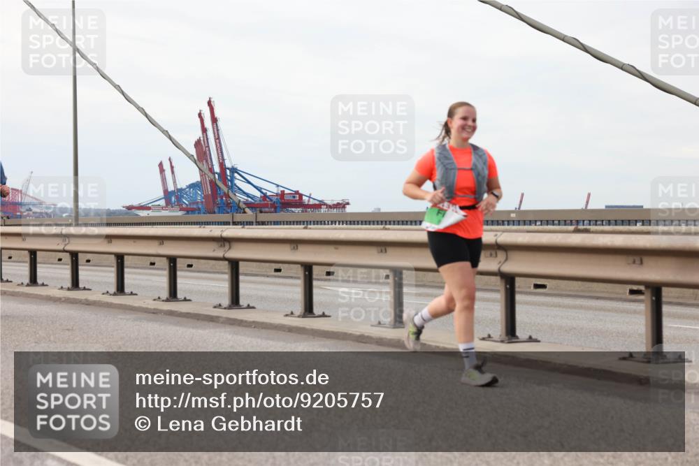 03.10.2025 - Köhlbrandbrückenlauf Lena Gebhardt http://msf.ph/oto/9205757 03.10.2025 16:02:29 Position 2  meine-sportfotos.de