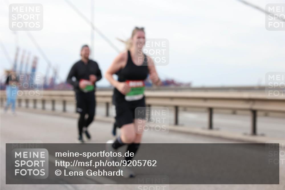 03.10.2025 - Köhlbrandbrückenlauf Lena Gebhardt http://msf.ph/oto/9205762 03.10.2025 16:02:31 Position 2  meine-sportfotos.de