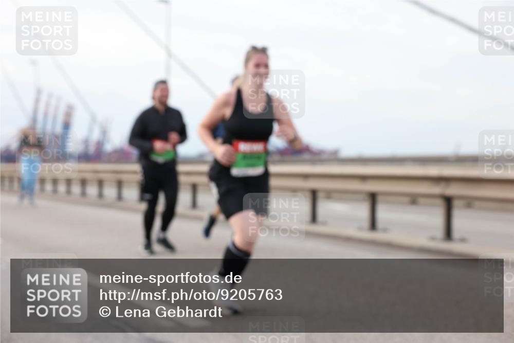 03.10.2025 - Köhlbrandbrückenlauf Lena Gebhardt http://msf.ph/oto/9205763 03.10.2025 16:02:31 Position 2  meine-sportfotos.de