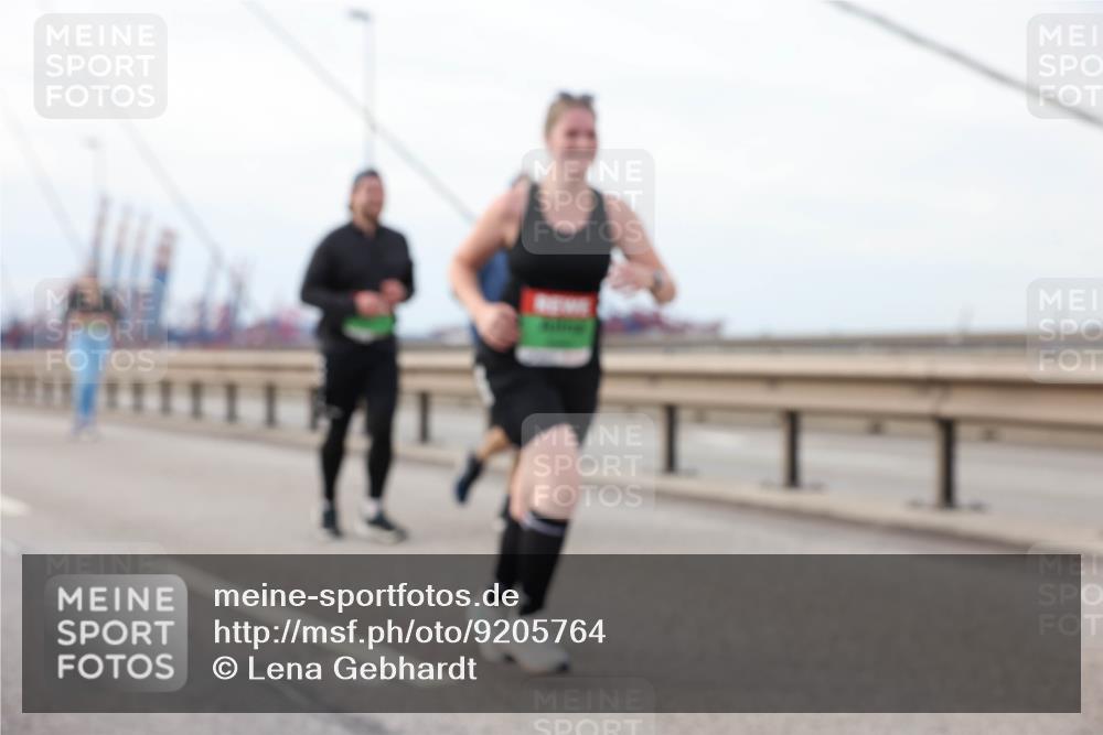 03.10.2025 - Köhlbrandbrückenlauf Lena Gebhardt http://msf.ph/oto/9205764 03.10.2025 16:02:31 Position 2  meine-sportfotos.de