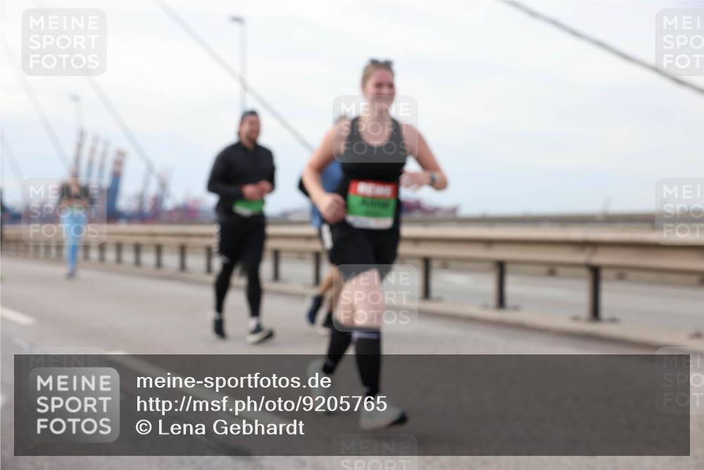 03.10.2025 - Köhlbrandbrückenlauf Lena Gebhardt http://msf.ph/oto/9205765 03.10.2025 16:02:31 Position 2  meine-sportfotos.de