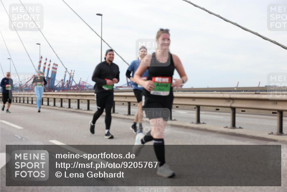 03.10.2025 - Köhlbrandbrückenlauf Lena Gebhardt http://msf.ph/oto/9205767 03.10.2025 16:02:31 Position 2  meine-sportfotos.de