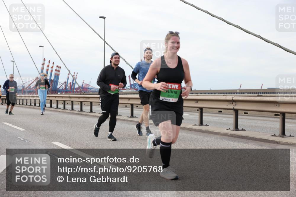03.10.2025 - Köhlbrandbrückenlauf Lena Gebhardt http://msf.ph/oto/9205768 03.10.2025 16:02:31 Position 2 8580 meine-sportfotos.de