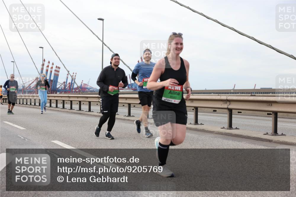 03.10.2025 - Köhlbrandbrückenlauf Lena Gebhardt http://msf.ph/oto/9205769 03.10.2025 16:02:31 Position 2 8580 meine-sportfotos.de