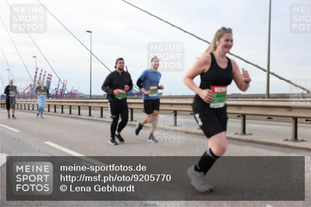 03.10.2025 - Köhlbrandbrückenlauf Lena Gebhardt http://msf.ph/oto/9205770 03.10.2025 16:02:31 Position 2  meine-sportfotos.de