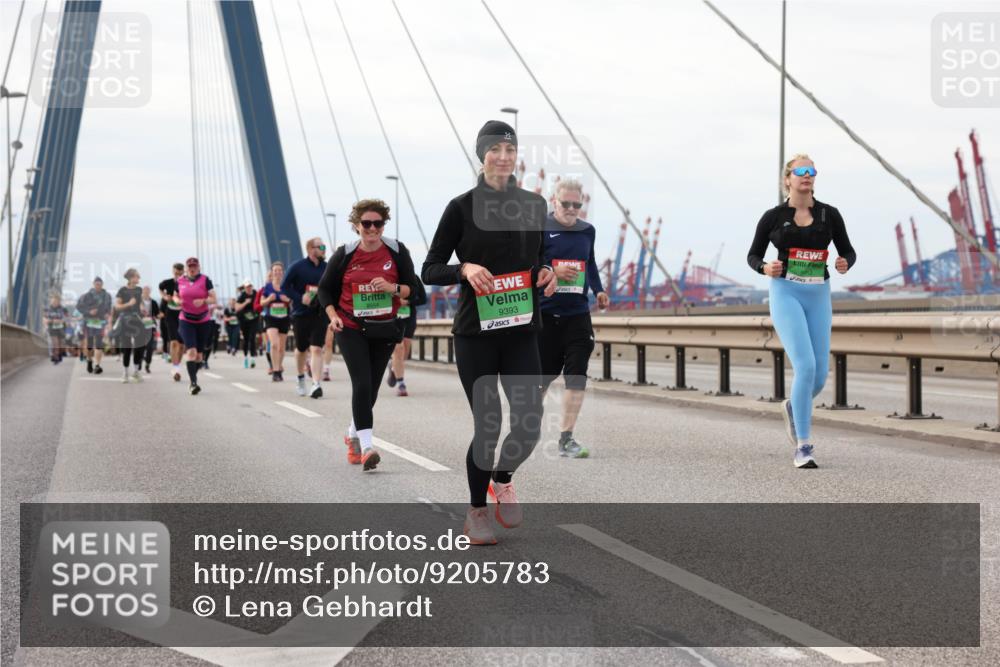 03.10.2025 - Köhlbrandbrückenlauf Lena Gebhardt http://msf.ph/oto/9205783 03.10.2025 16:02:34 Position 2 9393 meine-sportfotos.de