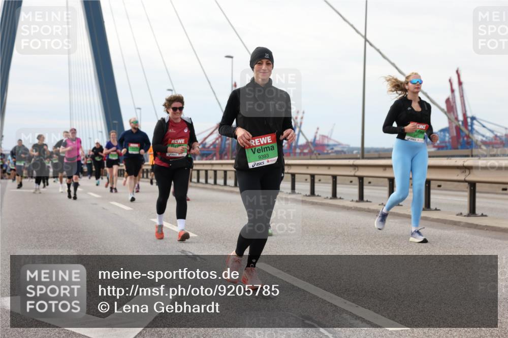 03.10.2025 - Köhlbrandbrückenlauf Lena Gebhardt http://msf.ph/oto/9205785 03.10.2025 16:02:34 Position 2 9393 meine-sportfotos.de