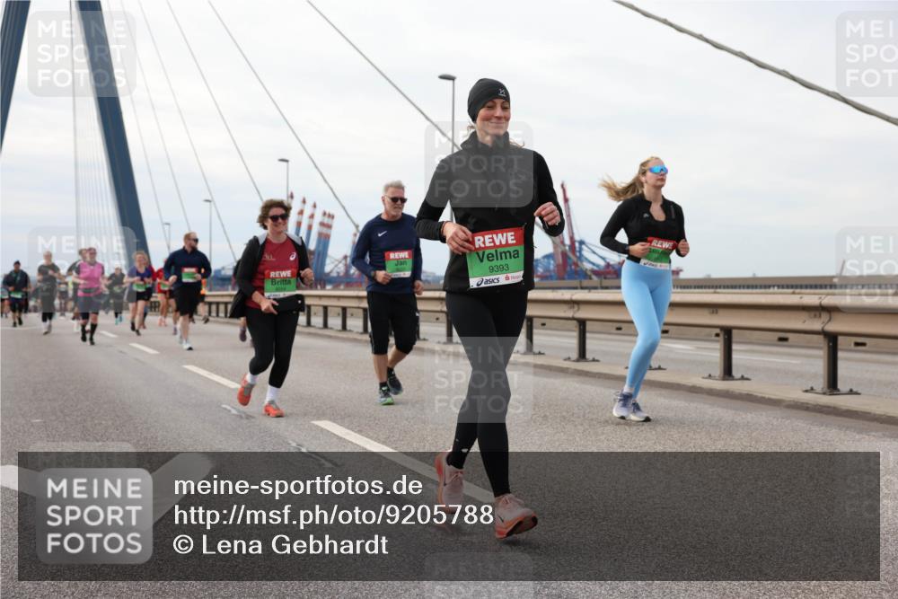 03.10.2025 - Köhlbrandbrückenlauf Lena Gebhardt http://msf.ph/oto/9205788 03.10.2025 16:02:35 Position 2 9393 meine-sportfotos.de