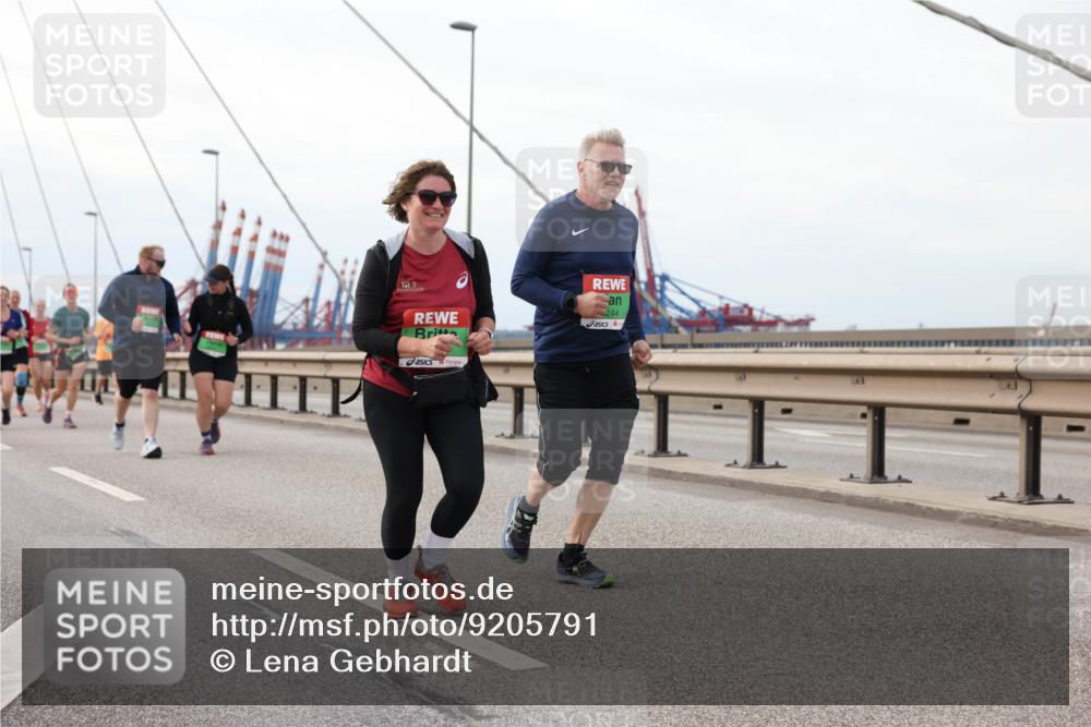 03.10.2025 - Köhlbrandbrückenlauf Lena Gebhardt http://msf.ph/oto/9205791 03.10.2025 16:02:36 Position 2 244 meine-sportfotos.de