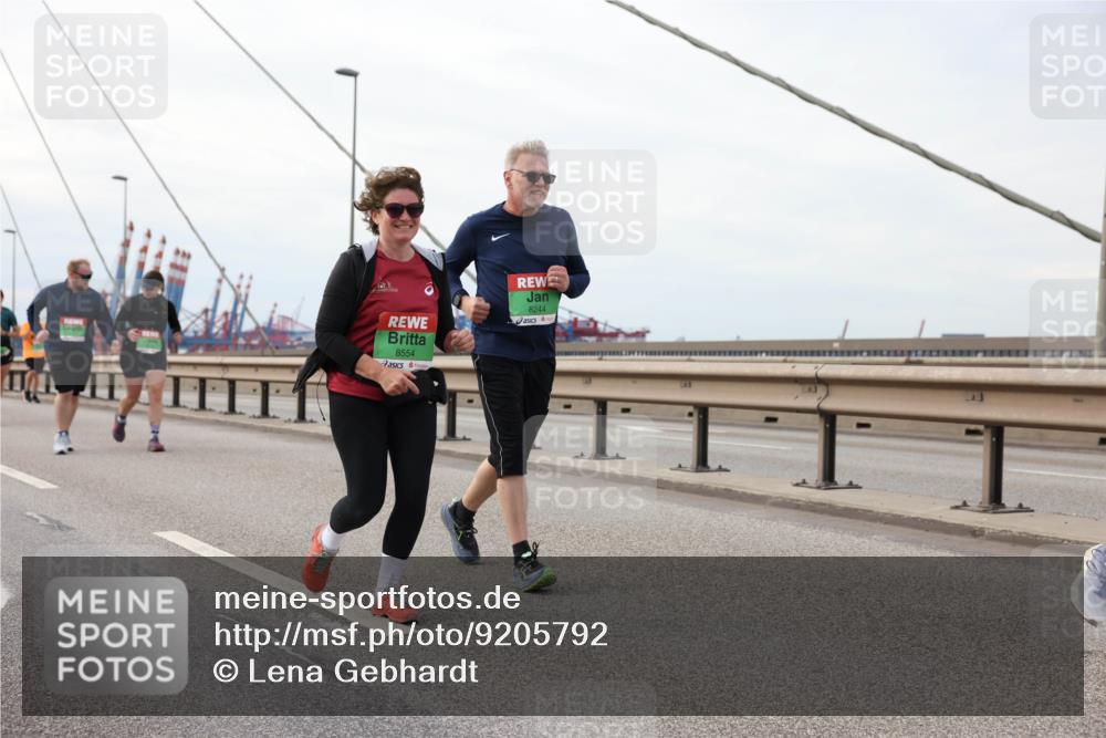 03.10.2025 - Köhlbrandbrückenlauf Lena Gebhardt http://msf.ph/oto/9205792 03.10.2025 16:02:36 Position 2 8554, 8244 meine-sportfotos.de