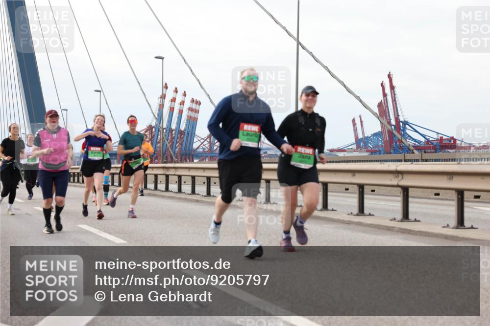 03.10.2025 - Köhlbrandbrückenlauf Lena Gebhardt http://msf.ph/oto/9205797 03.10.2025 16:02:38 Position 2  meine-sportfotos.de