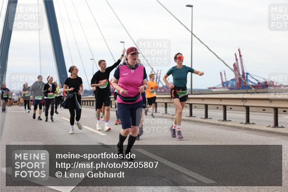 03.10.2025 - Köhlbrandbrückenlauf Lena Gebhardt http://msf.ph/oto/9205807 03.10.2025 16:02:41 Position 2  meine-sportfotos.de