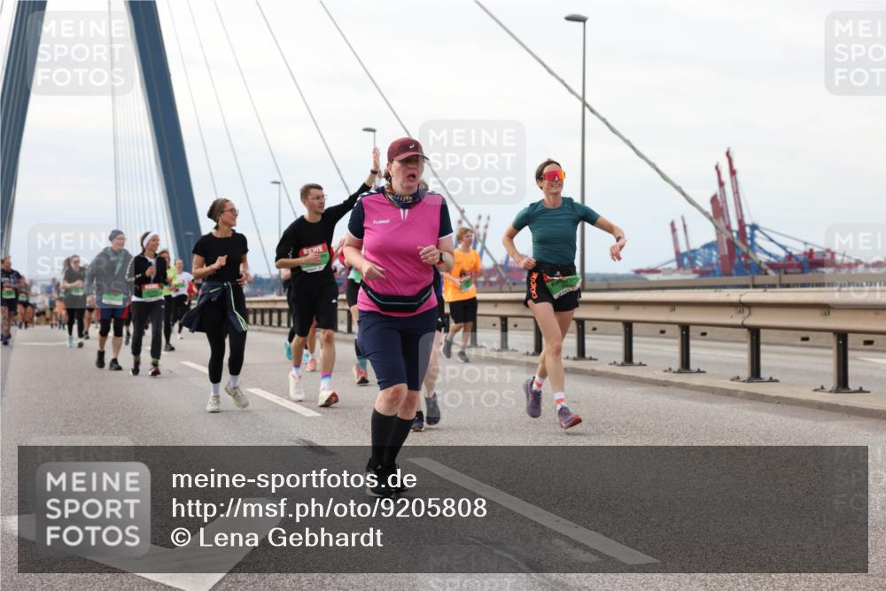 03.10.2025 - Köhlbrandbrückenlauf Lena Gebhardt http://msf.ph/oto/9205808 03.10.2025 16:02:41 Position 2  meine-sportfotos.de